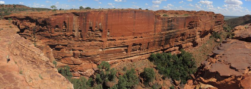 Fantastické rudé kolmé stěny v Kings Canyon